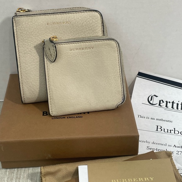 Authentic BURBERRY 2 leather compact wallets with cards, duster and certificate - Picture 1 of 14